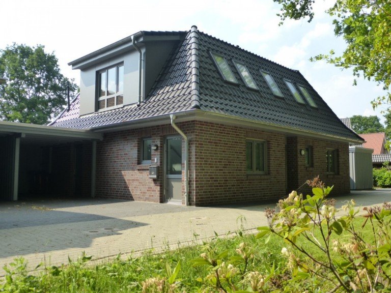 Separater Eingang + Carport Wiefelstede - Wiefelstede Wohnung Ihr neues Zuhause - Moderne Oberwohnung mit Balkon und Carport!