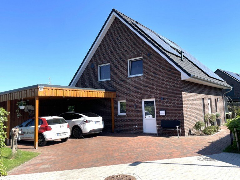 Vorderansicht Westerstede - Westerstede Einfamilienhaus Neuwertig und einzugsbereit! Modernes EFH in sch�ner Wohngegend!