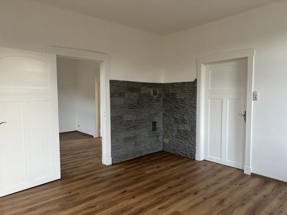 Wohnzimmer mit Kaminschornstein Einfamilienhaus Rastede