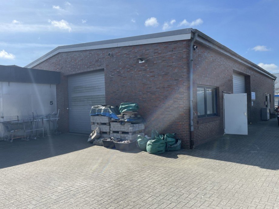 Hinteransicht Halle / Lager / Produktion Schortens
