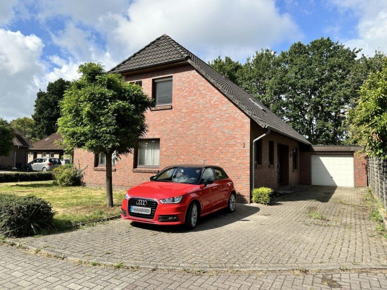Solides Wohnhaus Wiefelstede Einfamilienhaus Solide & ger�umig: EFH mit Garage und Teilkeller in guter Wohnlage