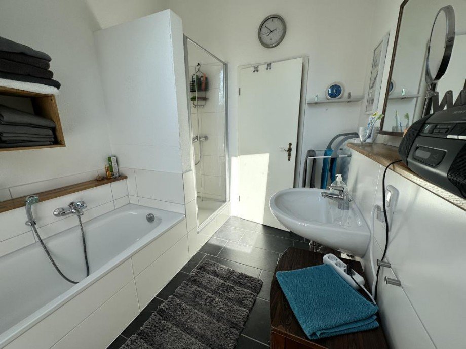 Bad mit Wanne & Dusche Doppelhaush�lfte Oldenburg