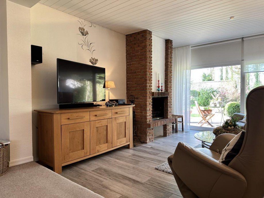 Wohnzimmer mit Kamin Einfamilienhaus Westerstede-Halsbek
