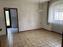 Familienfreundliche K�che Solide & ger�umig: EFH mit Garage und Teilkeller in guter Wohnlage