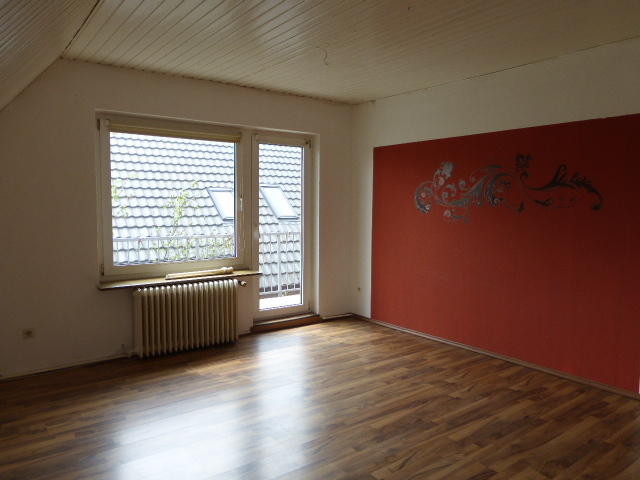Wohnzimmer mit Balkon Zweifamilienhaus Wiefelstede