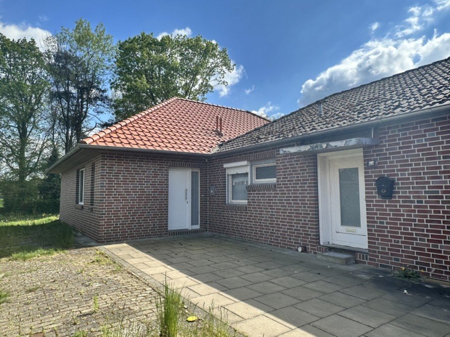 2 separate Eing�nge Zweifamilienhaus Wiefelstede / Bokel
