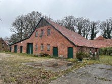 Westansicht Scheune Resthof und Baugrundst�cke am Ortsrand