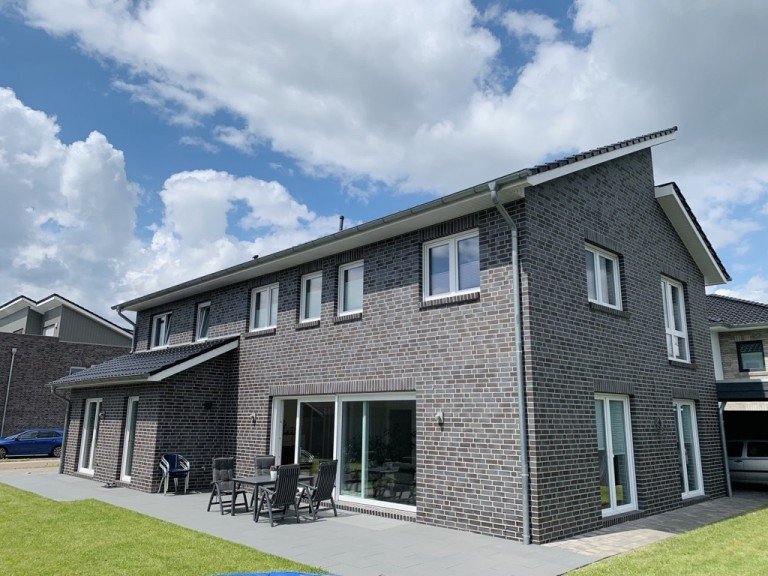 Hinteransicht Westerstede - Westerstede Einfamilienhaus Neuwertiges Einfamilienhaus in ruhiger Wohngegend!