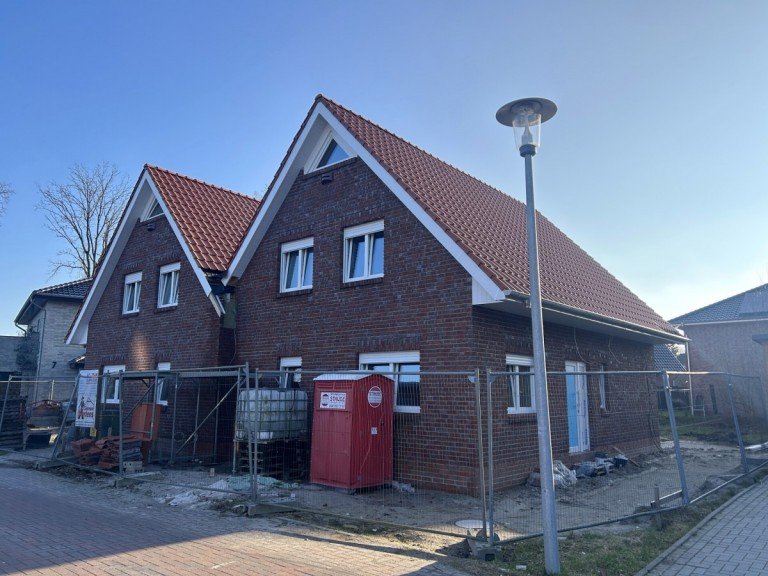 Au�enansicht Wiefelstede / Heidkamp Doppelhaush�lfte Neubau-Doppelhaush�lfte vor den Toren Oldenburgs!