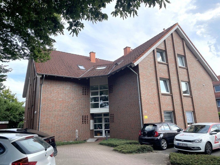 Au�enansicht Westerstede - Westerstede Dachgeschosswohnung Gem�tliche 2-Zimmer Dachgeschosswohnung in unmittelbarer N�he zur Ammerland-Klinik!