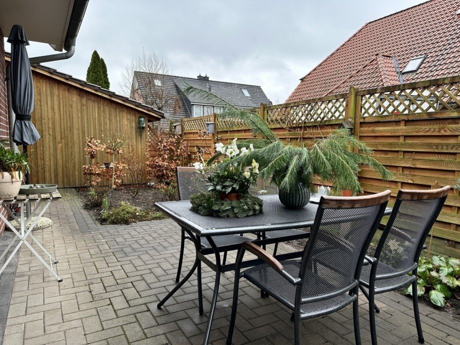 WE 1: Terrasse Mehrfamilienhaus Wiefelstede