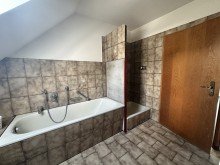 Mit Wanne + Dusche Solide & ger�umig: EFH mit Garage und Teilkeller in guter Wohnlage
