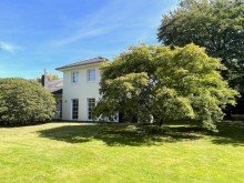 Au�enansicht I Exklusives Wohnerlebnis: Gro�z�giges EFH mit idyllischem Au�enbereich und Sauna!