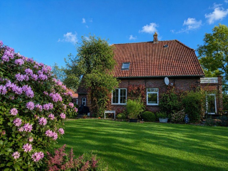Hinteransicht Butjadingen Einfamilienhaus Wohnen & Arbeiten unter einem Dach - Einfamilienhaus mit Baugrundst�ck in Butjadingen!