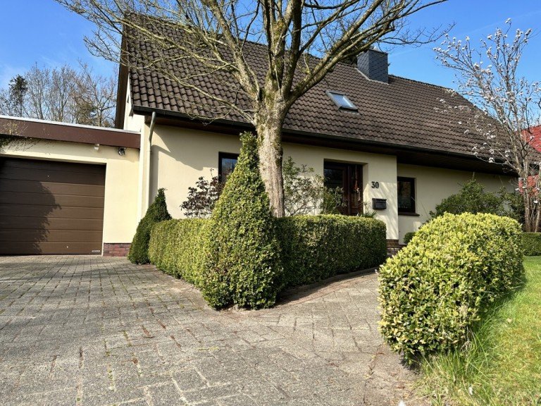 Eine gepflegte Erscheinung Westerstede-Halsbek - Westerstede Einfamilienhaus Hier erwartet Sie ein Grundst�ck in reizvoller Randlage!