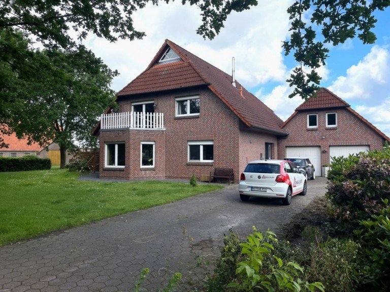 Au�enansicht Rastede Einfamilienhaus Platz f�r die ganze Familie: Attraktives Einfamilienhaus mit 6 Zimmern in Rastede!