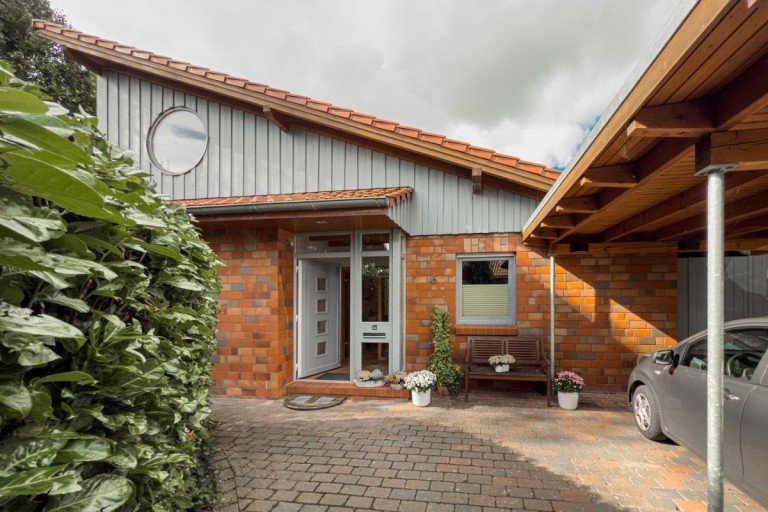 Eingangsbereich Westerstede Einfamilienhaus Der erste Eindruck z�hlt: Lichtdurchflutetes Architektenhaus in sch�ner Wohngegend!