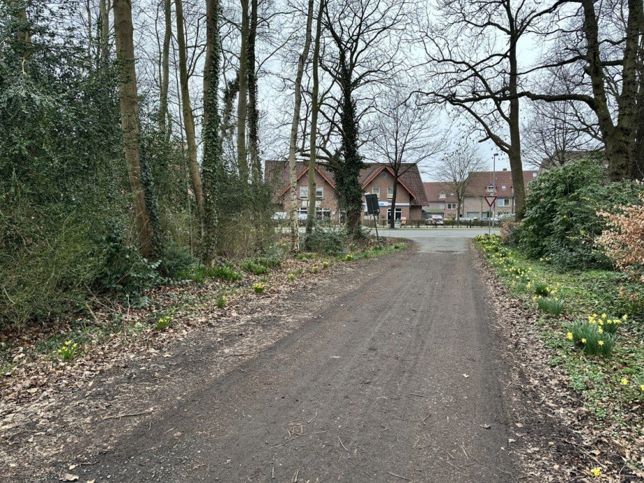 Die Zuwegung! Grundst�ck Wiefelstede