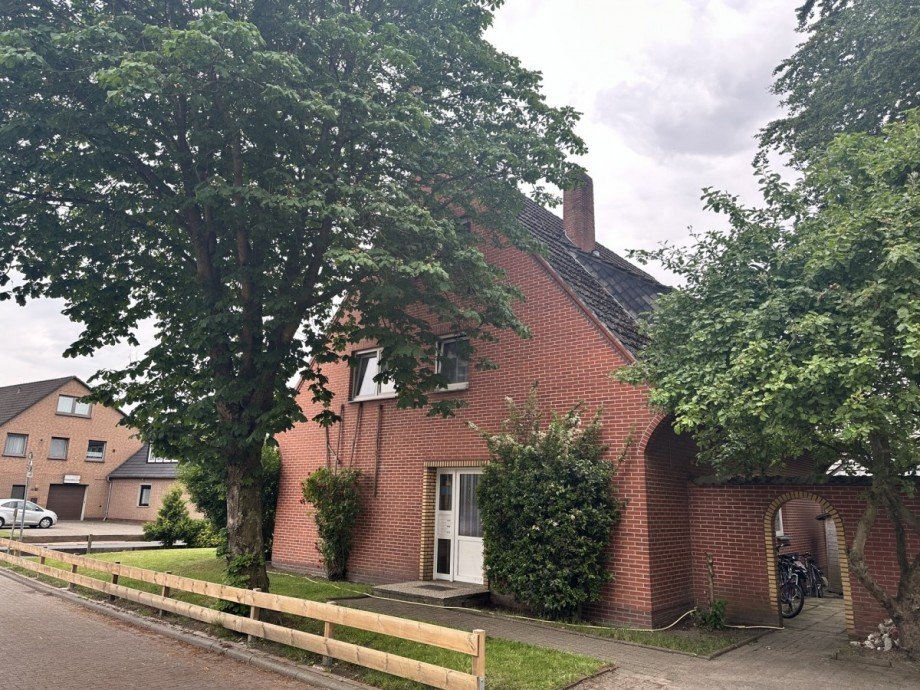 Eingangsbereich Zweifamilienhaus Wiefelstede