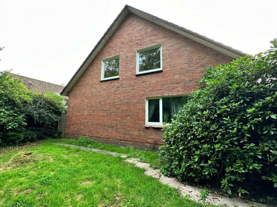 Vorgarten Zweifamilienhaus Wiefelstede-Bokel