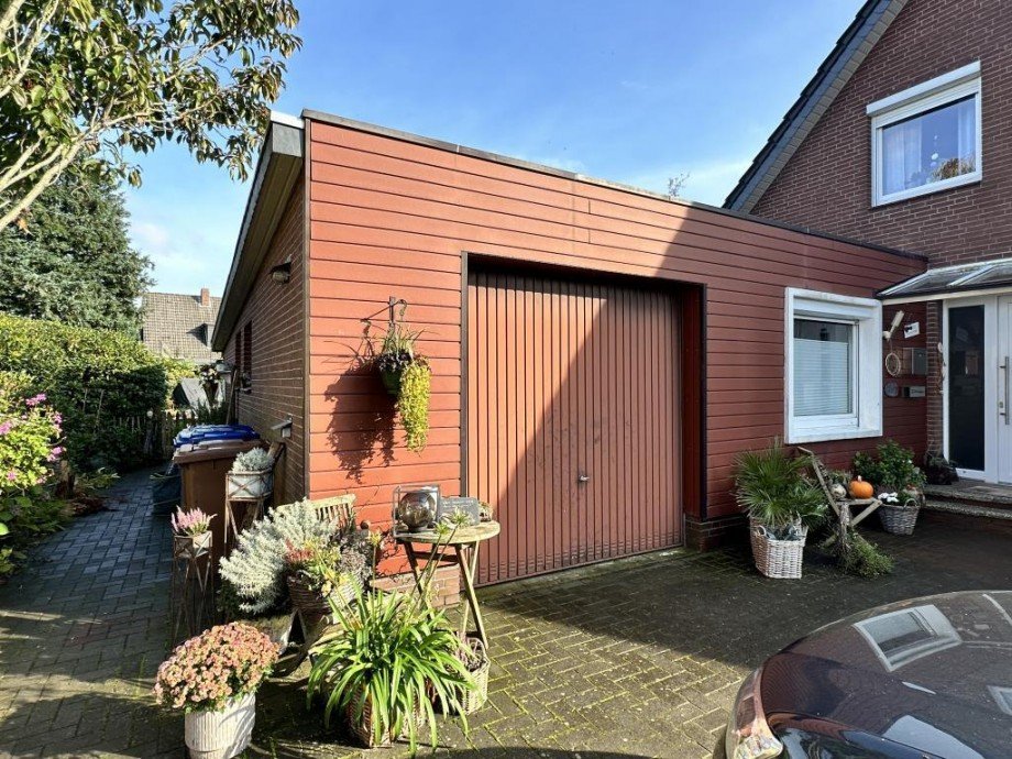 gro�er Garagenanbau Einfamilienhaus Wiefelstede