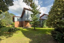 Hinteransicht Der erste Eindruck z�hlt: Lichtdurchflutetes Architektenhaus in sch�ner Wohngegend!