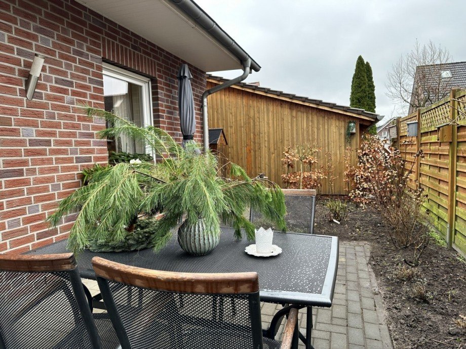WE 1: Terrasse Mehrfamilienhaus Wiefelstede