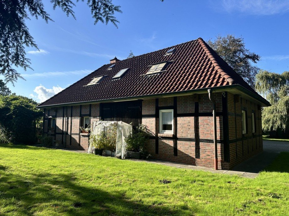 Das Fachwerk wurde erhalten.. Landhaus Wiefelstede / Heidkamperfeld