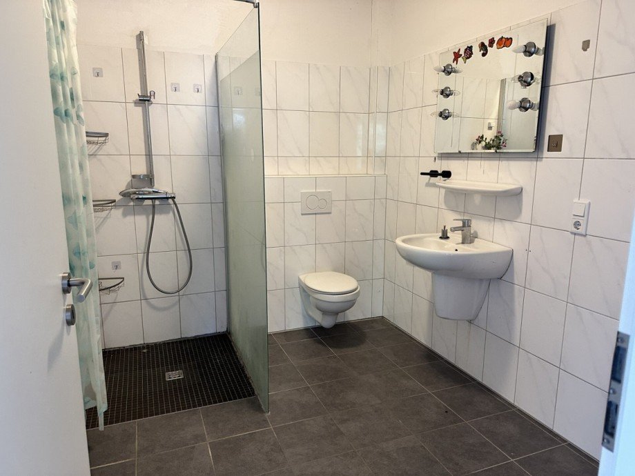 Haus 2: Duschbad Zweifamilienhaus Wiefelstede / Bokel