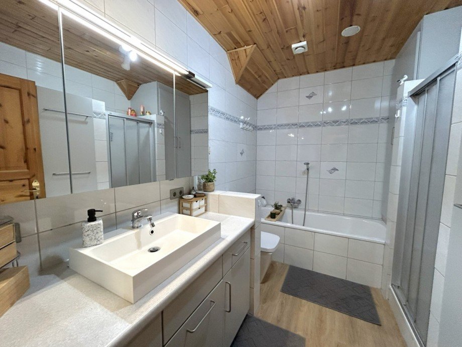 Einliegerwohnung (OG) Bad Mehrfamilienhaus Westerstede