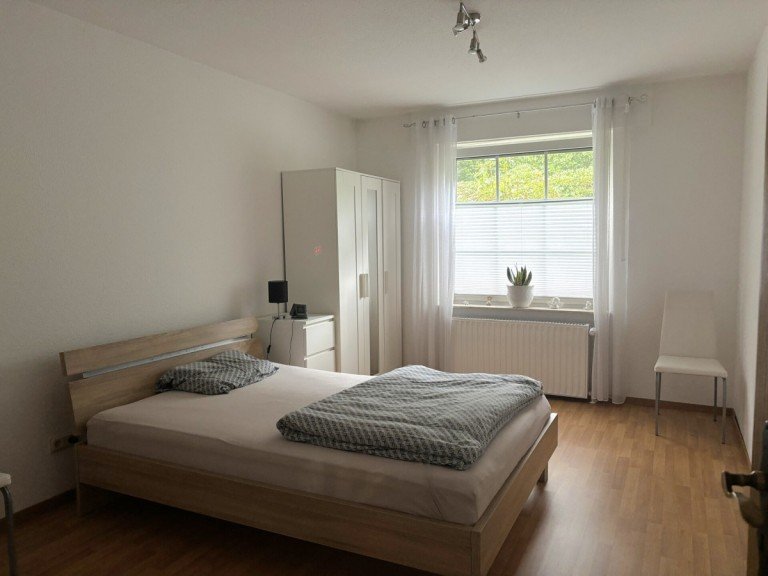 Zimmer I Westerstede/Ocholt - Westerstede Mehrfamilienhaus Ruhig und dennoch zentral: 3-Zimmer-Wohnung mit eigenem Gartenanteil in Ochholt!