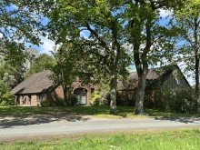alter Baumbestand Bauernhaus mit 2 bis 3 Wohneinheiten in sch�ner Dorflage!