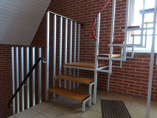 Treppe zur Whng. 3 Zweifamilienhaus Wiefelstede