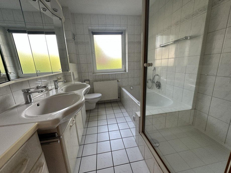 Bad mit Wanne + Dusche Erdgeschosswohnung Delmenhorst