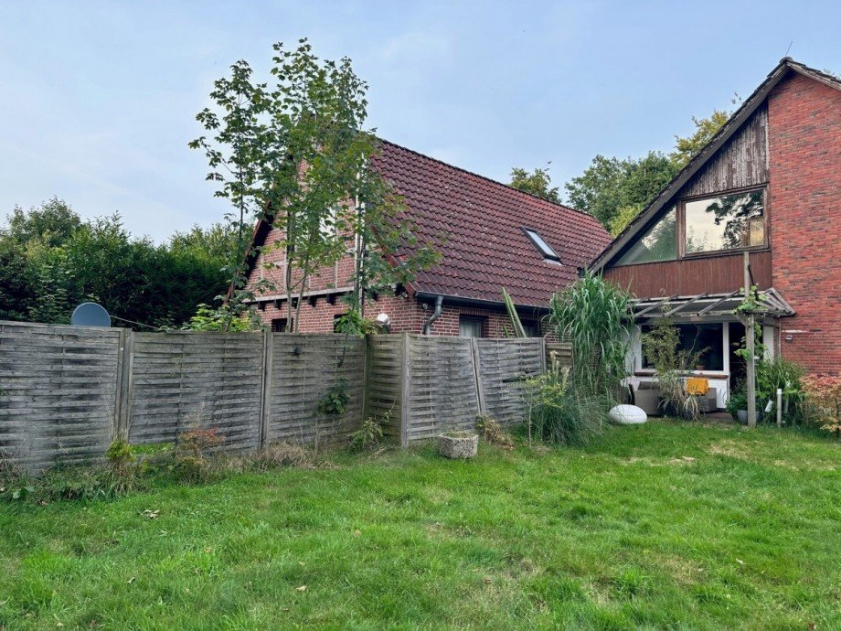 Garage mit Oberwohnung Zweifamilienhaus Wiefelstede-Bokel
