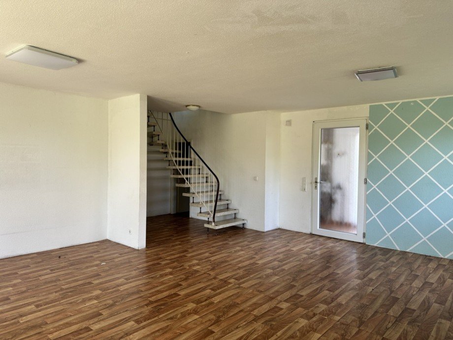 Haus 2: Treppe ins DG Zweifamilienhaus Wiefelstede / Bokel