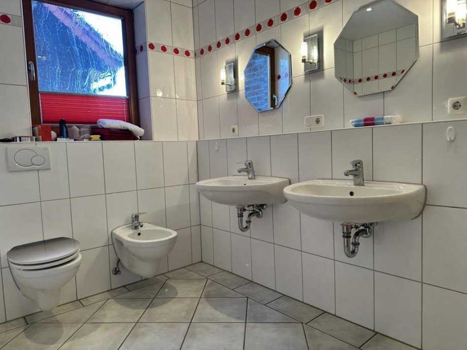 WC, Bidet und zwei Waschbecken Einfamilienhaus Wiefelstede