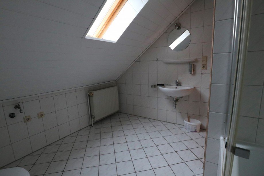 Bad Dachgeschosswohnung Westerstede-Ocholt