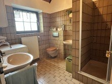 Bad im Erdgeschoss Bauernhaus mit 2 bis 3 Wohneinheiten in sch�ner Dorflage!