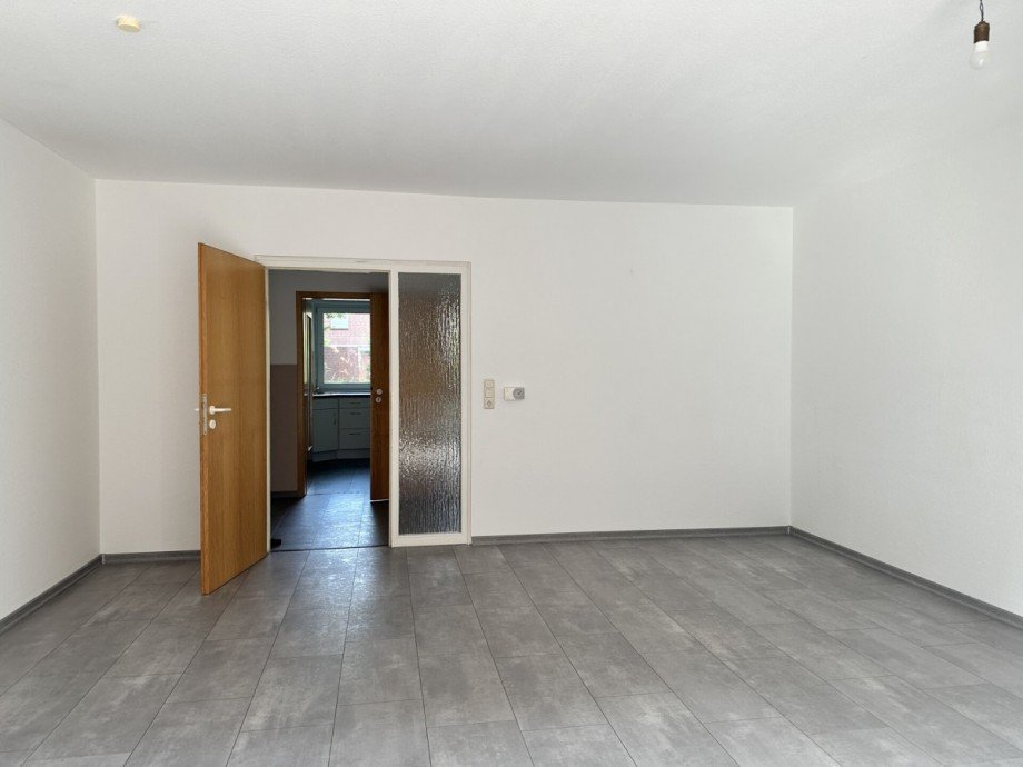 T�relement mit Lichtstreifen Erdgeschosswohnung Delmenhorst