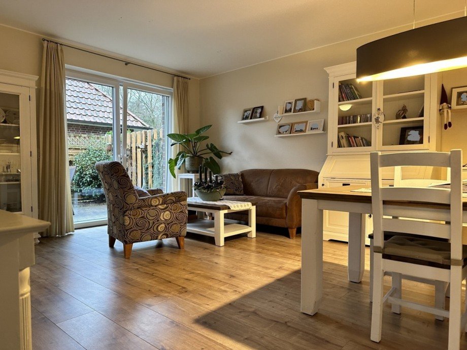 WE 1: Wohnzimmer Mehrfamilienhaus Wiefelstede