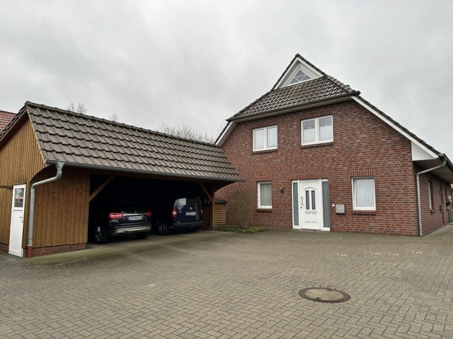 Solides Vierfamilienhaus Mehrfamilienhaus Wiefelstede