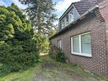 Ostseite Ger�umiges Wohnhaus in sch�ner Dorflage