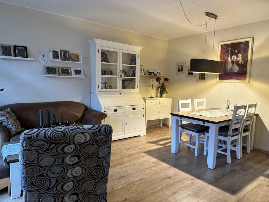 WE 1: Wohnzimmer Mehrfamilienhaus Wiefelstede
