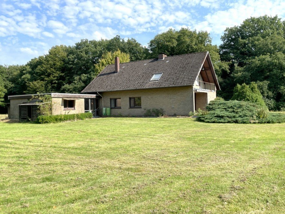 Hinteransicht Einfamilienhaus Westerstede-Lindern