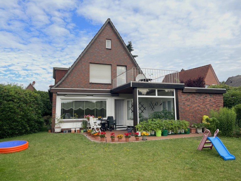 Titelbild Westerstede Einfamilienhaus Raum f�r Visionen: Klassisches Wohnhaus mit Entwicklungspotenzial!