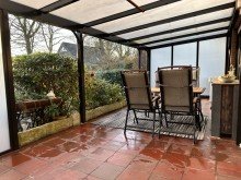 Geflieste Terrasse �berdacht. Interessante Immobilie mit attraktiven Details!