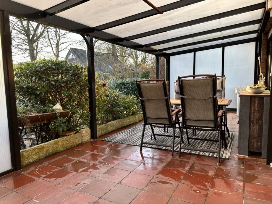 Geflieste Terrasse �berdacht. Einfamilienhaus Metjendorf